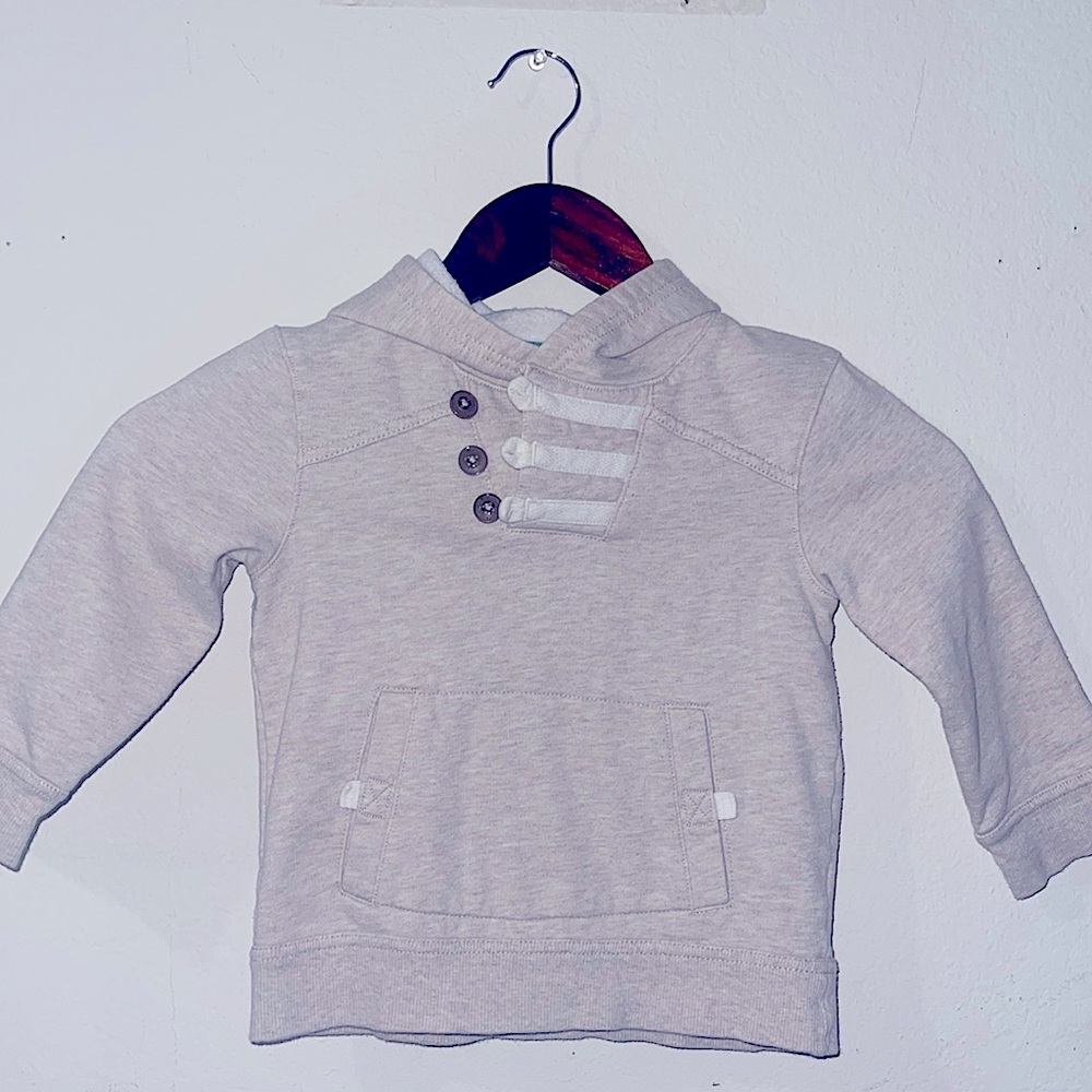 Minimalist Neutral Kids 
neutral beige, light wash. 
Size: 3T; Oshkosh Brand